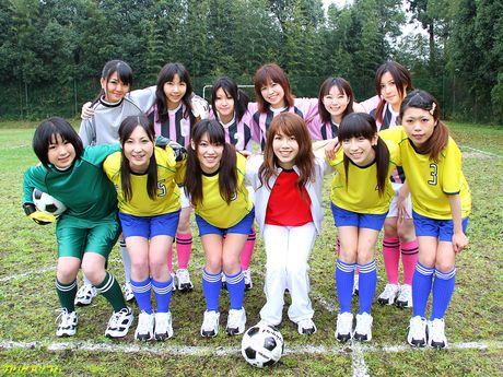 caribbeancom: Le asiatiche Kaho Shinomiya e Makoto Sekiguchi si fanno scopare durante il calcio
