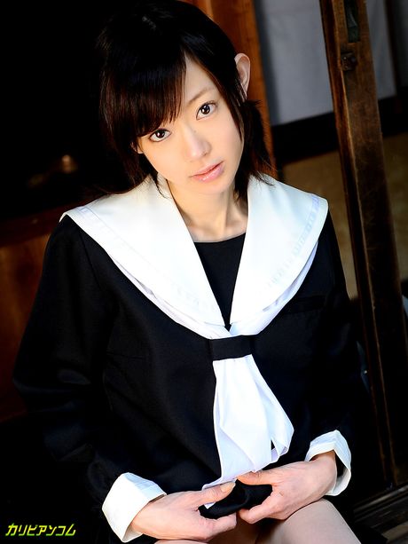 caribbeancom: Asiatische Schönheit Aoba Ito spielt mit ihrer Muschi, bevor sie einen Fingerfick und Analspiele macht