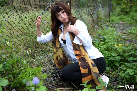 1pondo: Asian babe Mai Shirakawa displays her big racks and gets fucked on a chair