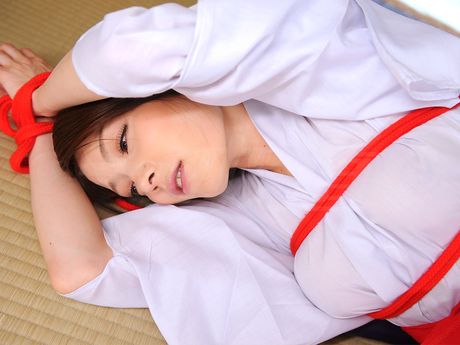 1pondo: Azjatycka piękność Anna Kirishima dostaje spermę w cipce podczas ruchania