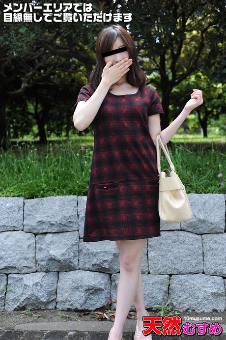 10musume: Asian covergirl Riko Tanabe flaunts her petite tits and rides a dildo