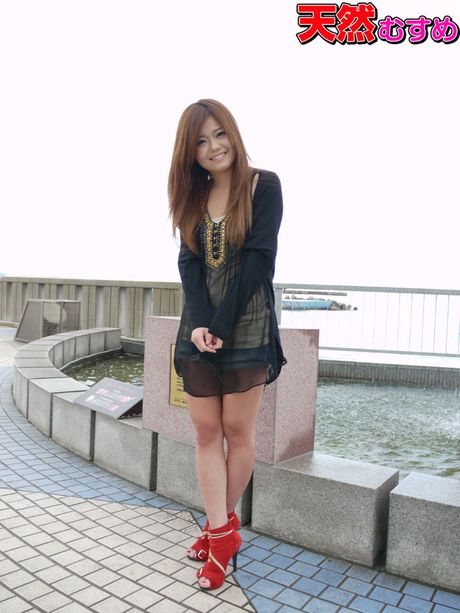 10musume: Mooie Aziatische Nao Shiraishi benadrukt haar kleine tieten en krijgt een POV blowjob