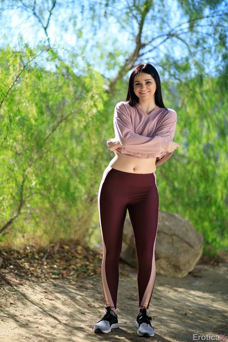 eroticax: Nouvelle en ville, Violet Rain rejoint l