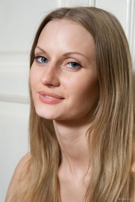 erotic beauty: The gorgeous blonde babe Rina A is posing naked in the bedroom