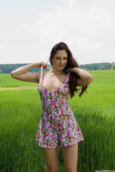 femjoy: Glamour czech babe Annie strips her dress and displays her bare flesh in the field