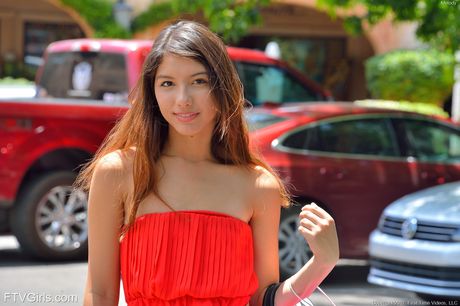 ftv girls: Smukła dominikańska ślicznotka Melody Wylde rozbiera się na schodach przed masturbacją