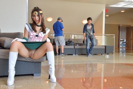 ftv girls: Oszałamiająca marynarka Melody Wylde rozbiera się w marynarskim kołnierzyku i rękawiczkach