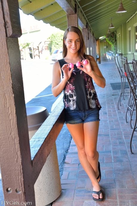 ftv girls: Het aardige Amerikaanse meisje Lauren Clare gaat naakt voordat ze masturbeert