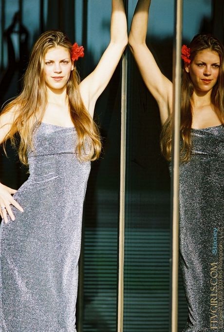 ftv girls: Stacey A 是一位性感的金髮女郎，她以自己的方式展現出真正的蕩婦風範