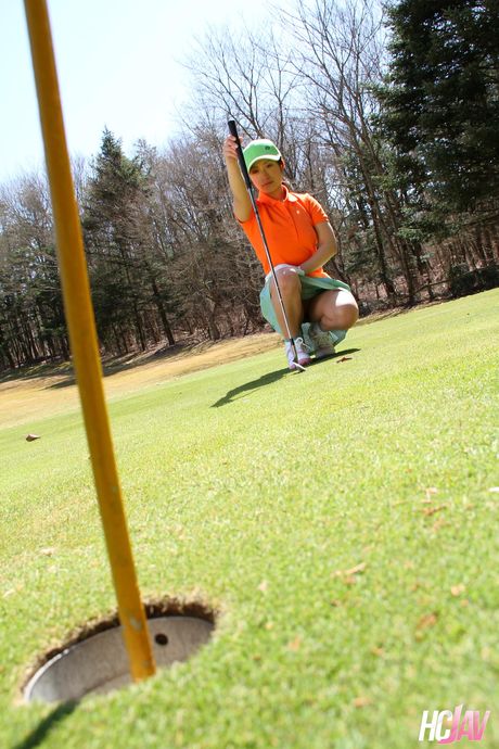 hcjav: Aziatische golfers Erika Hiramatsu, Nana Kunimi en Nao Yuzumiya poseren naakt