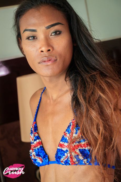 ladyboy gold: Dark skinned shemale Jina 2 jerking off her cock in solo action