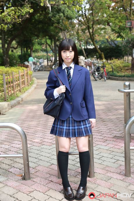 japan hdv: Das wunderbare japanische Schulmädchen Tomomi Motozawa wird beim Stehlen erwischt und bekommt eine Tracht Prügel