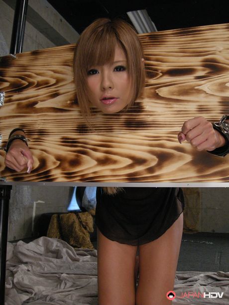 japan hdv: La bionda giapponese Tsubasa Miyashita si fa scopare da tre uomini in una segreta