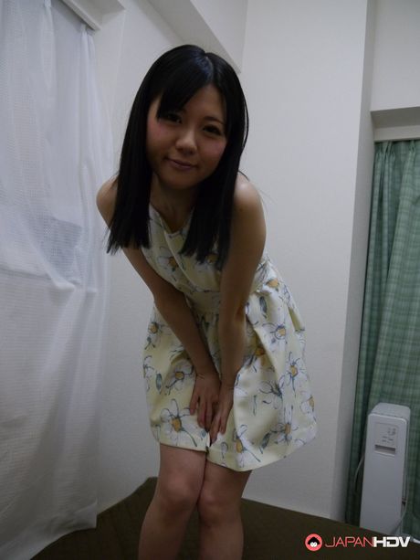 japan hdv: Beautiful Asian girl Mai Araki displays her flat tits and bald pussy in a solo