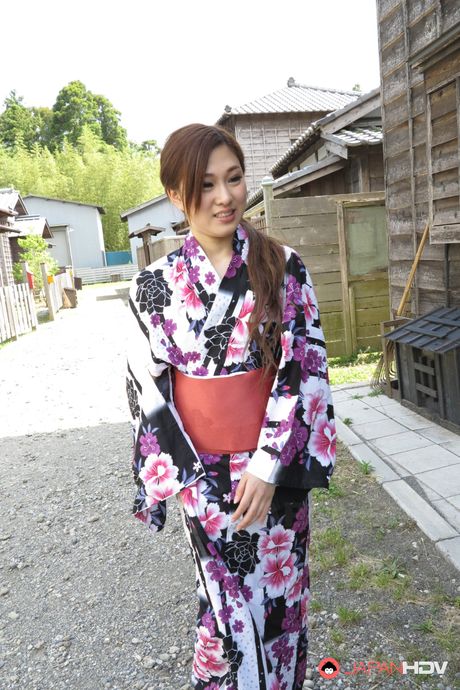 japan hdv: Asian MILF Maki Horiguchi gets her pussy teased and dicked by a horny man