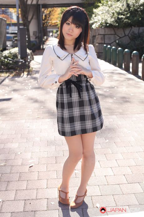 japan hdv: Asiatische Schulmädchen zeigen ihre erstaunlichen Melonen und gehen nackt für die Kamera in einem Van