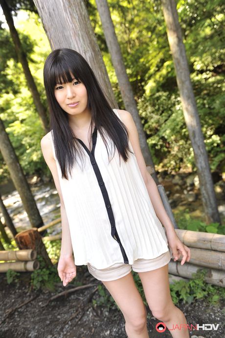 japan hdv: Die asiatischen Mädchen Shiori Ayase und Nozomi Koizumi zeigen ihre Titten und Posen