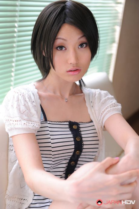 japan hdv: ミツキは自分の体を披露するのが大好きな可愛いティーンです