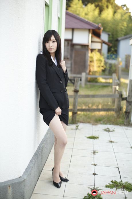 japan hdv: Asian babe Riko Tanabe sucks a dick before getting fucked in a kitchen