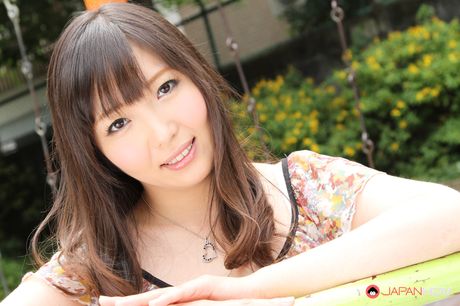 japan hdv: La puma asiática Haruka Osawa revela sus enormes tetas y posa en solitario