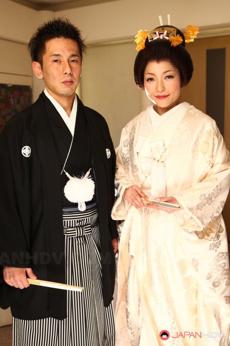 japan hdv: Asian chick Yui Ayana displays her amazing melons and gets fucked in a threesome