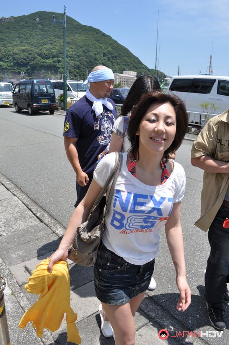 japan hdv: 擁有毛茸茸陰戶的一流美女在船上被舔陰戶