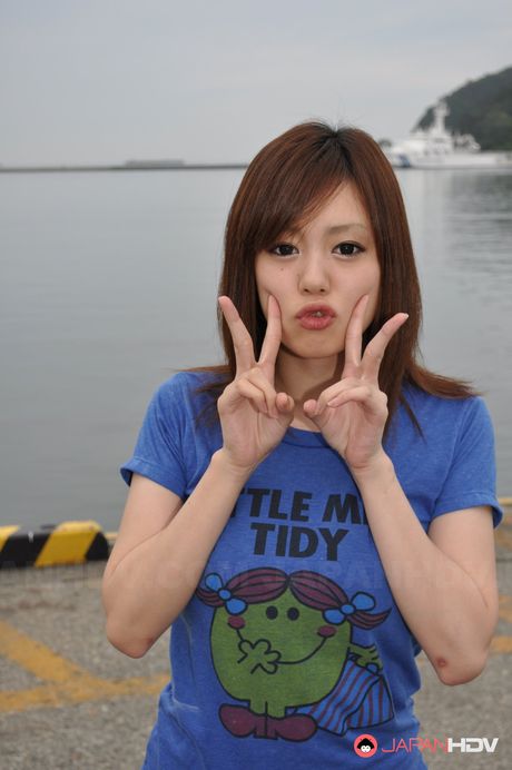 japan hdv: Asian babe Miki Uemura gets naked on a sailboat before toying her pussy