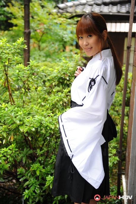 japan hdv: 性感亞洲人 Miko Yuuno Hoshi 展示她的性感臀部並親自用手指