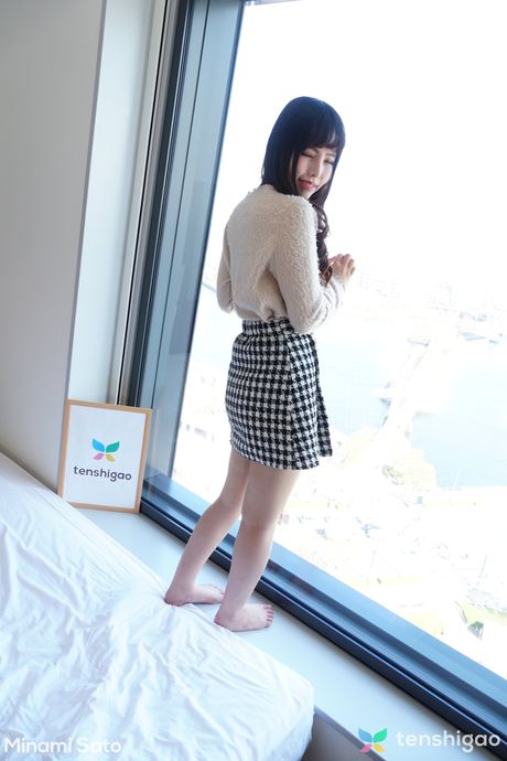 tenshigao: Asian model Minami Sato displays her sexy butt and her trimmed pussy