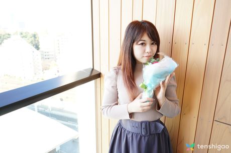 tenshigao: Brown-Eyed japanese beauty Megumi Shinozaki strips and poses in a solo