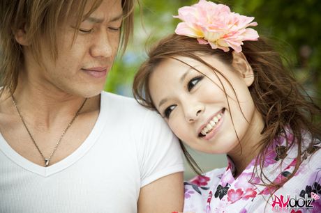 av idolz: Brown haired Asian babe gets her pussy licked and dicked outdoors