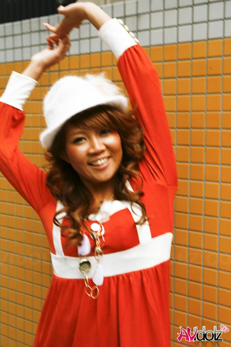 av idolz: Angelic Asian Mikan Tokonatsu highlights her perfect booty and rides a dick in a solo