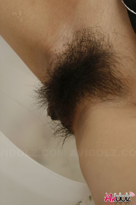 av idolz: Asian babe Ryo Takizawa gets her pussy and mouth fucked by two guys