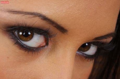 karups private collection: Brunetka Czeszka Bailey Ryder rozbiera się przed zabawą w cipkę