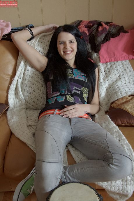 karups private collection: La muñeca rusa de primera clase Ashley A se deja lamer y golpear el coño por su novio