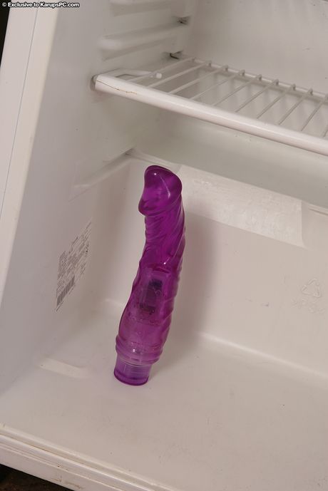 karups private collection: 迷人的匈牙利娃娃梅麗莎貝利在戶外脫衣玩弄她的陰部