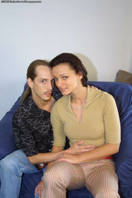 karups private collection: La bella ragazza amatoriale Cameron Cruz si fa leccare la figa rasata e scopare