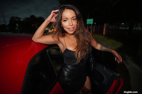 king bbc: Big-Breasted british Mom Niykee Cruz gets her mouth and pussy fucked by a black dick