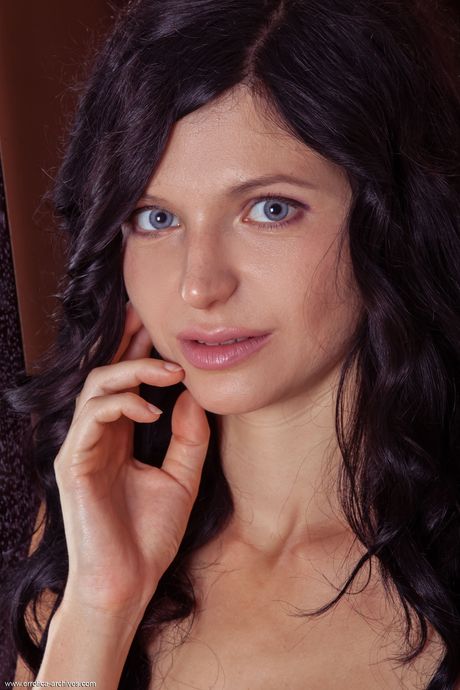 love hairy: Arian is a very sexy girl and she is very proud of her body