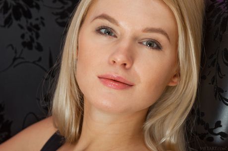 met art: Blonde russian babe Xena removes her lingerie and stockings to get totally naked