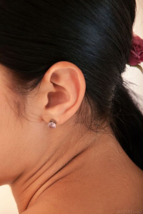 met art: Glamorous moldovan beauty Kantata strips and displays her small tits & her trimmed pussy