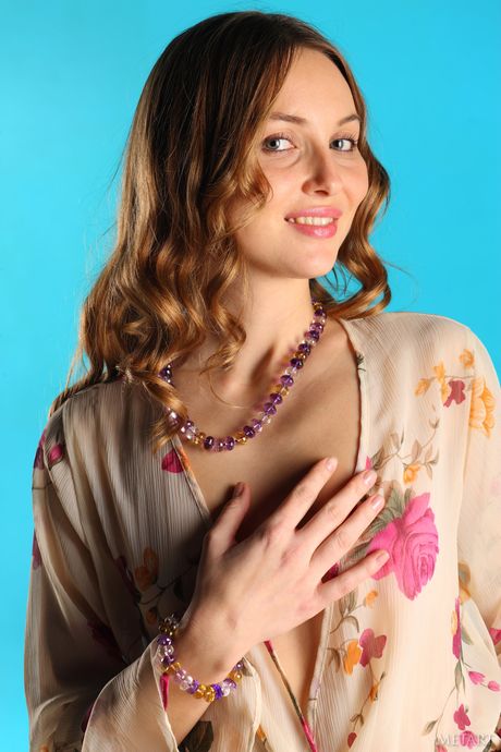 met art: First-Class russian babe Milagres A gets completely naked on a chair