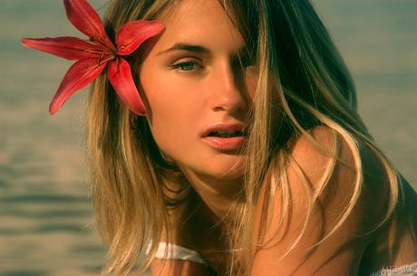 met art: Light-Haired ukrainian stunner Katya D takes off her bikini in a field of wildflowers