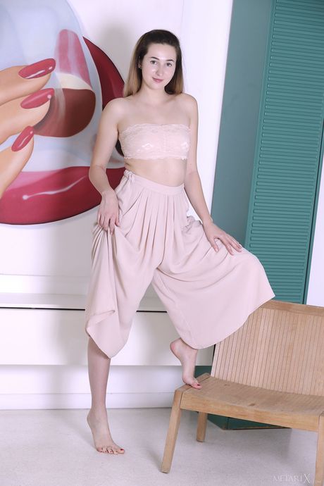 met art x: Nice ukrainian girl Margaret Clay teases her pussy after getting totally naked