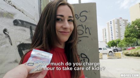 mofos network: La covergirl latina Lucia Nieto se fait baiser dans un parc public par un inconnu