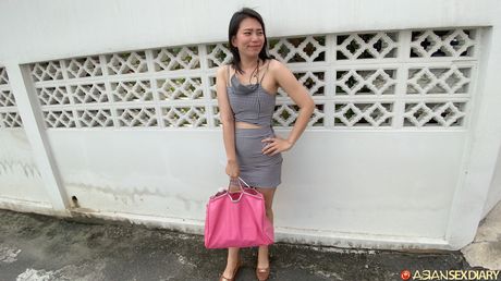 asian sex diary: Azjatka Ammy ma lizaną i ruchaną cipkę przez napalonego faceta