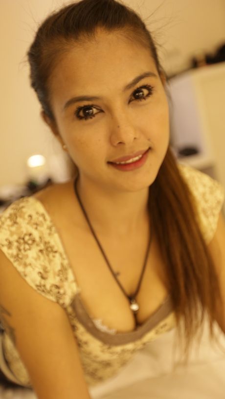 asian sex diary: アジアの美女ビーFが膣ファックの前にベッドで裸になる