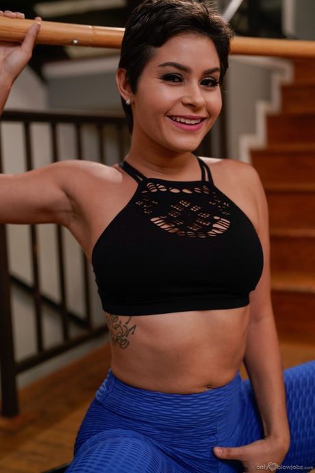 only teen blowjobs: Brad Sterling est agacé par les selfies que prend la reine Nicole Aria