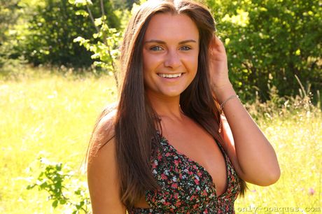 only opaques: Alluring british dark-haired Siobhan Murray reveals her huge ass and her shaved pussy outdoors