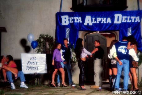 penthouse gold: アジアの熟女とアジアの女の子が様々な体位でハードコアなグループセックスをする